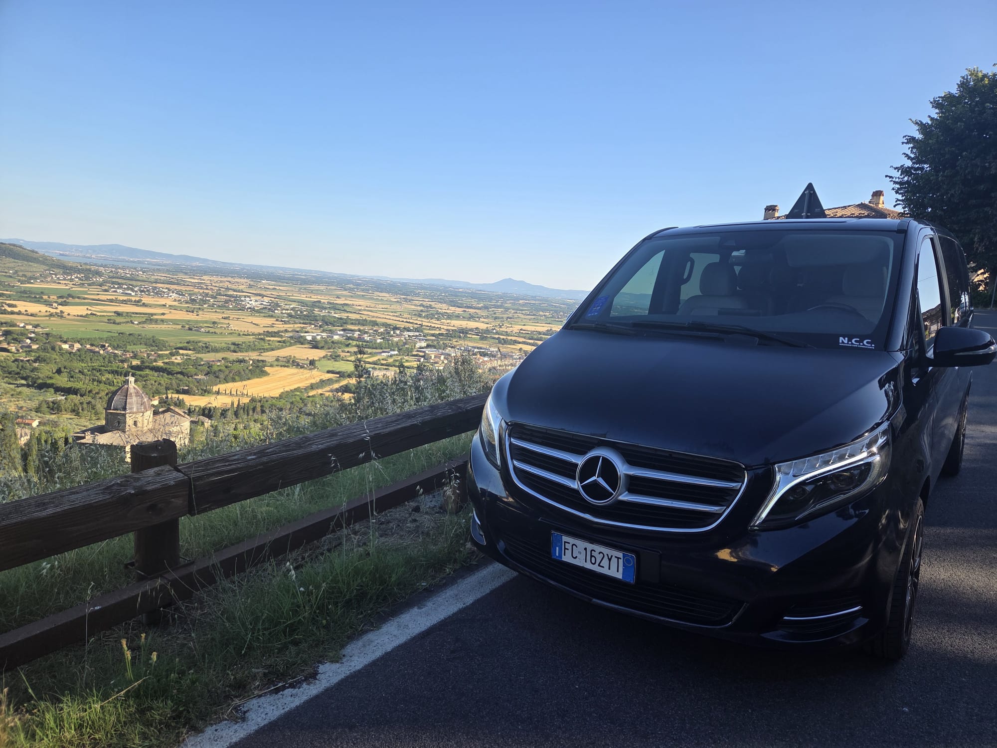 Mercedes V-Class blu per NCC Campania